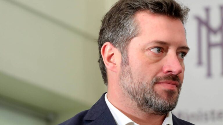 Por nueva denuncia: Contraloría solicita sumario contra gestión de Sebastián Sichel en Ñuñoa por maltrato laboral