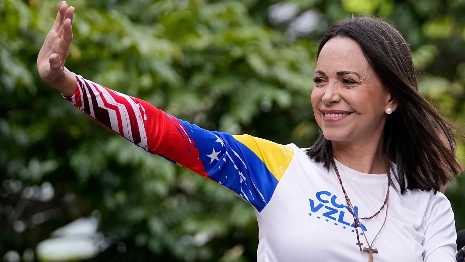 "No ha hecho ningún aporte a la comuna": Concejalas de Santiago critican entrega de llaves a María Corina Machado
