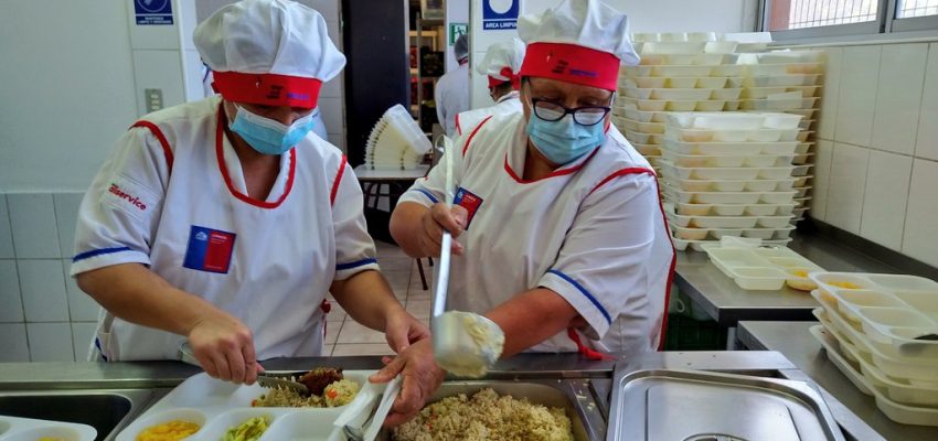 ¿Adiós Junaeb?: El oficio del Ministerio de Hacienda que recomienda descontinuar el Programa de Alimentación Escolar