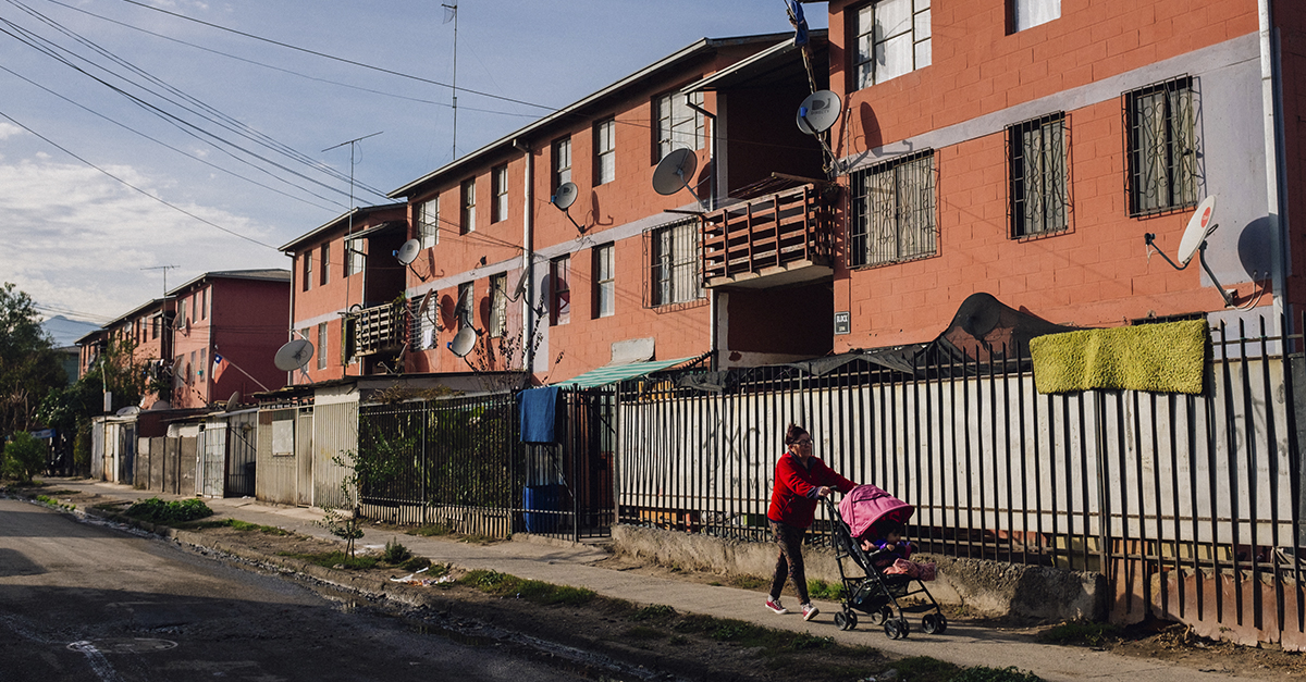 Habría funcionarios públicos involucrados: Interponen querella por presunta estafa a vecinos de Bajos de Mena
