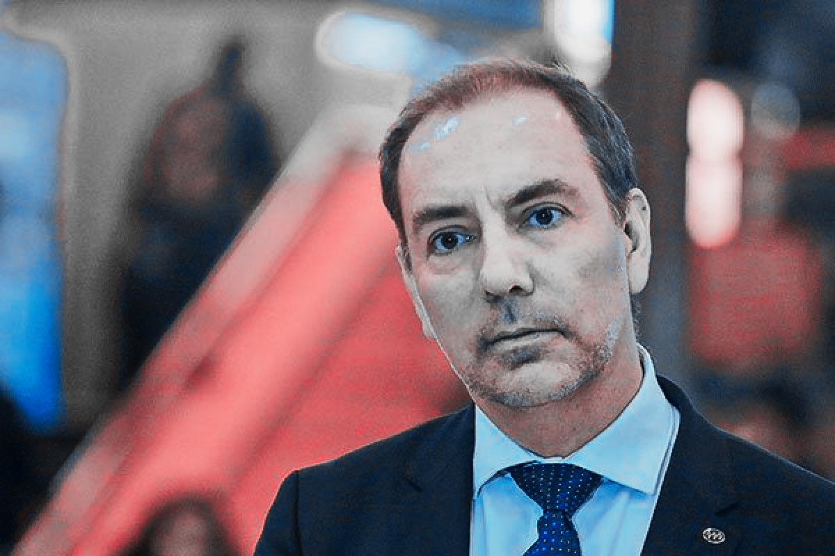 Ley Uber: El traje a la medida que dejó vestido al biministro Louis de Grange