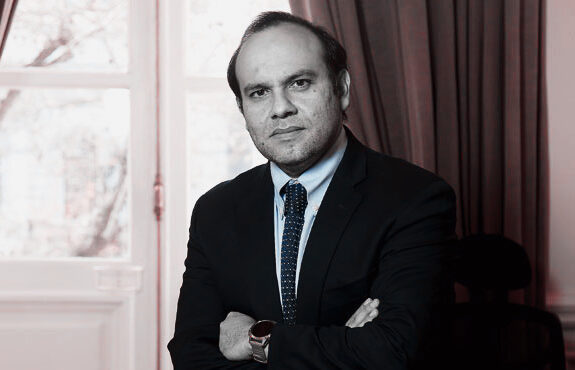 Esto no para: Ministerio del Interior contrató con millonario sueldo a recién titulada para encargarse de las Delegaciones Presidenciales