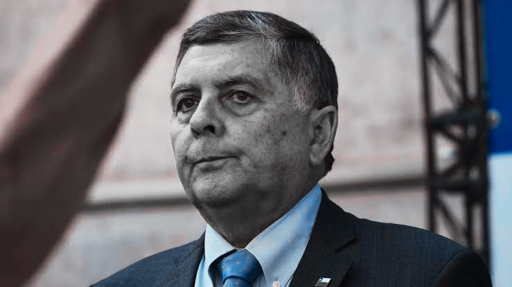 Ministerio del Interior contrató con millonario sueldo a estudiante de periodismo como encargado de redes sociales y actividades del ministro
