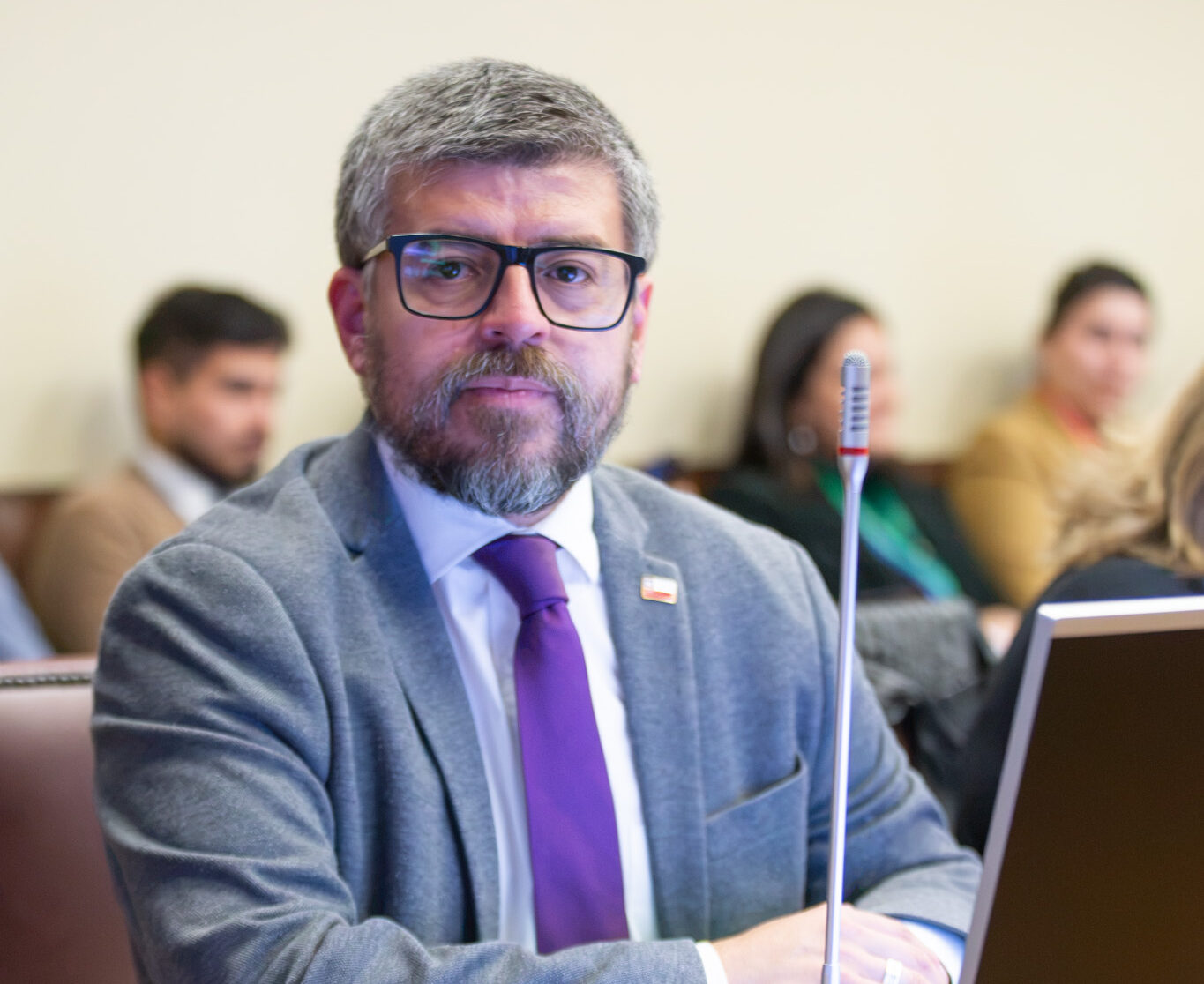 Diputado Araya exige al Gobierno revertir eliminación de “Yo Elijo Mi PC”: “Presidente Kast, no haga pagar a los niños el costo de los recortes”